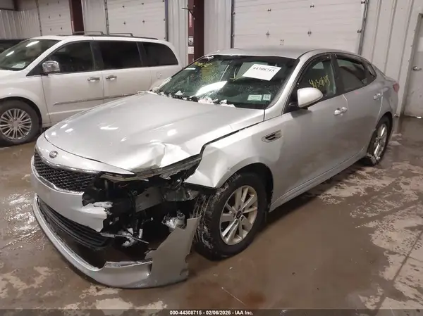 5XXGT4L35JG207065 2018 KIA OPTIMA - Image 2