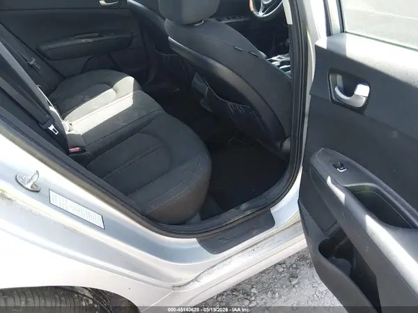 5XXGT4L35JG209043 2018 KIA OPTIMA - Image 8