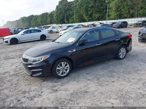 5XXGT4L35JG209334 2018 KIA OPTIMA - Image 2
