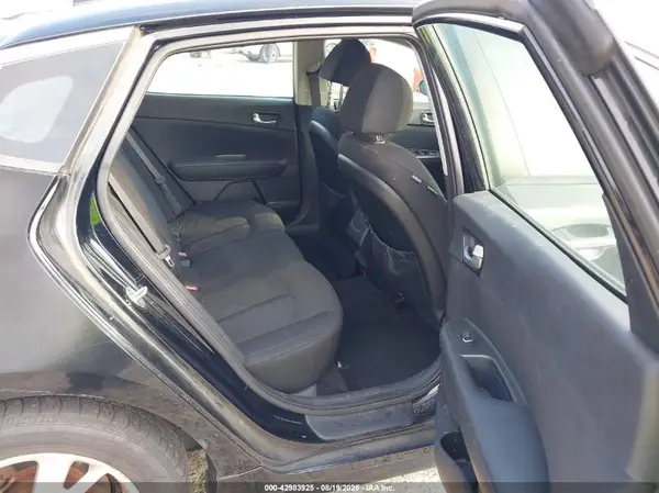 5XXGT4L35JG209334 2018 KIA OPTIMA - Image 8
