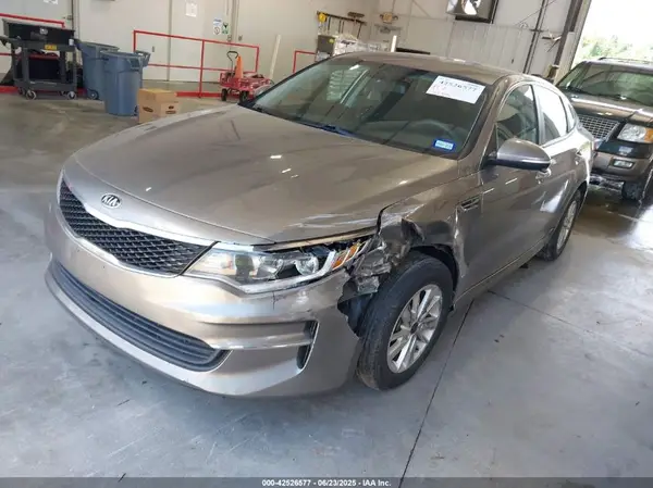 5XXGT4L35JG209561 2018 KIA OPTIMA - Image 2