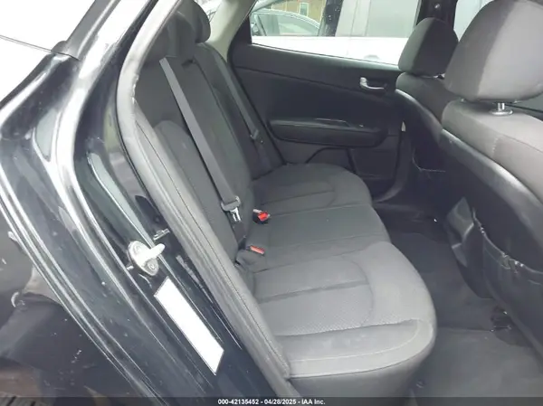 5XXGT4L35JG212637 2018 KIA OPTIMA - Image 8