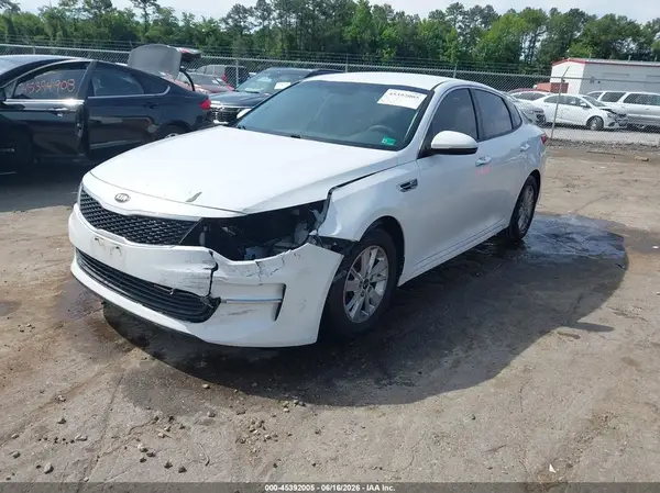 5XXGT4L35JG215618 2018 KIA OPTIMA - Image 2