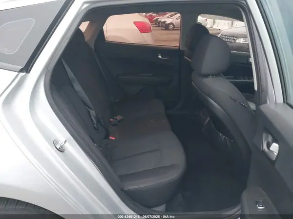 5XXGT4L35JG216039 2018 KIA OPTIMA - Image 8