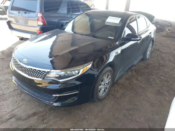 5XXGT4L35JG217725 2018 KIA OPTIMA - Image 2