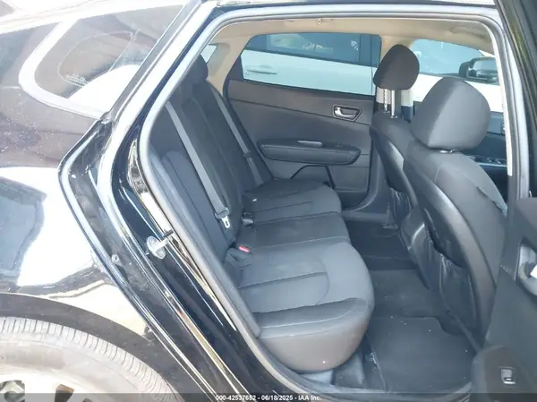 5XXGT4L35JG217725 2018 KIA OPTIMA - Image 8