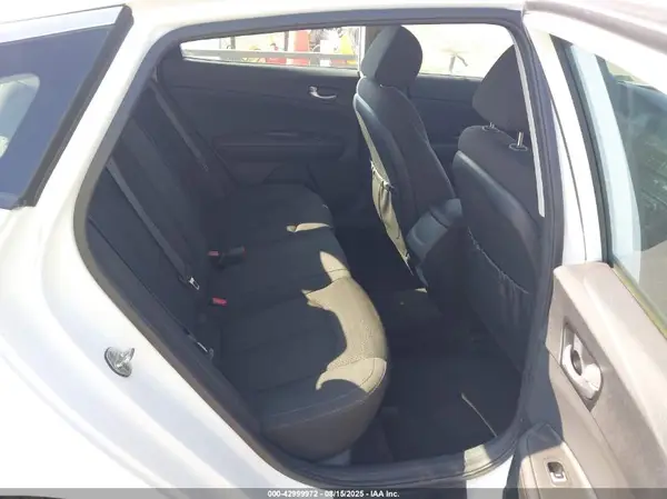 5XXGT4L35JG218471 2018 KIA OPTIMA - Image 8