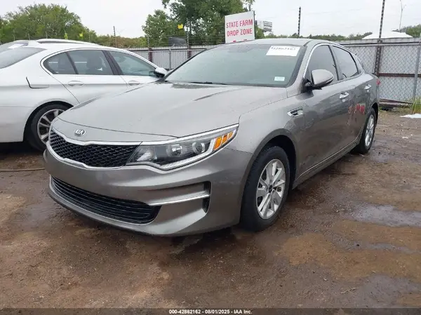 5XXGT4L35JG220351 2018 KIA OPTIMA - Image 2