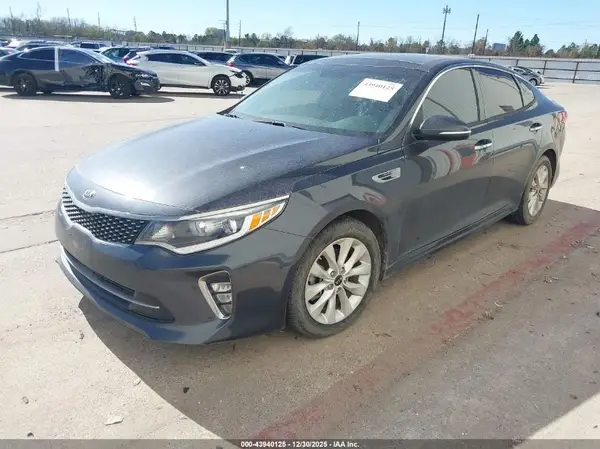 5XXGT4L35JG222617 2018 KIA OPTIMA - Image 2