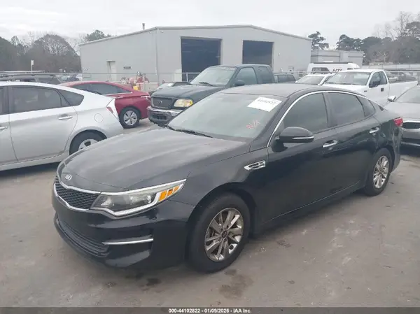 5XXGT4L35JG226442 2018 KIA OPTIMA - Image 2