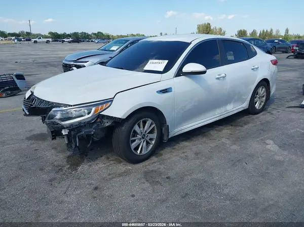 5XXGT4L35JG228532 2018 KIA OPTIMA - Image 2