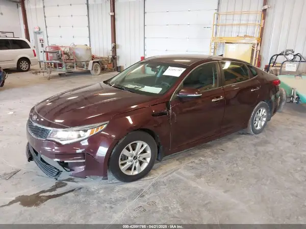 5XXGT4L35JG229518 2018 KIA OPTIMA - Image 2