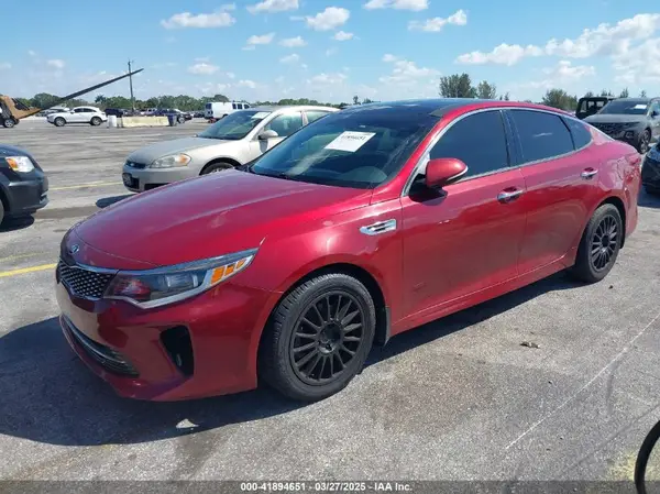 5XXGT4L35JG230054 2018 KIA OPTIMA - Image 2