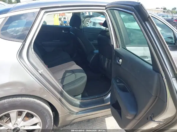 5XXGT4L35JG232662 2018 KIA OPTIMA - Image 8