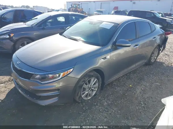 5XXGT4L35JG233021 2018 KIA OPTIMA - Image 2