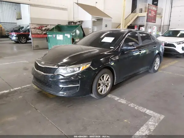 5XXGT4L35JG235089 2018 KIA OPTIMA - Image 2
