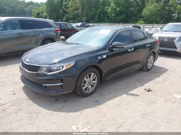 5XXGT4L35JG239062 2018 KIA OPTIMA - Image 2