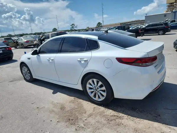 5XXGT4L35JG240695 2018 KIA OPTIMA - Image 2