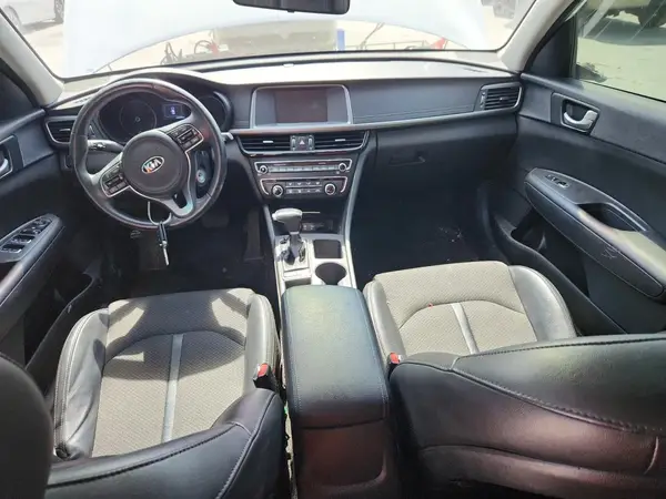 5XXGT4L35JG240695 2018 KIA OPTIMA - Image 8