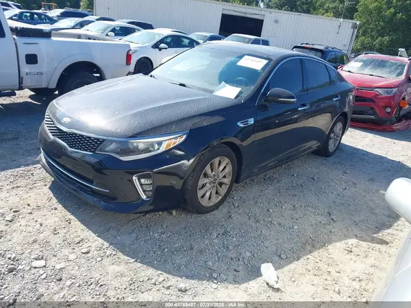 5XXGT4L35JG241653 2018 KIA OPTIMA - Image 2