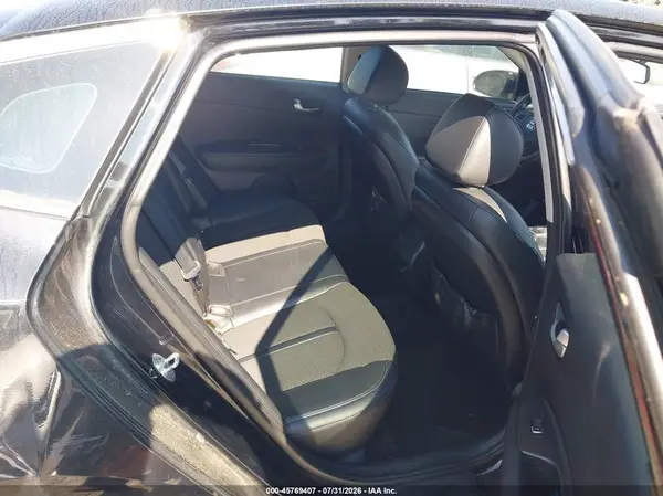 5XXGT4L35JG241653 2018 KIA OPTIMA - Image 8