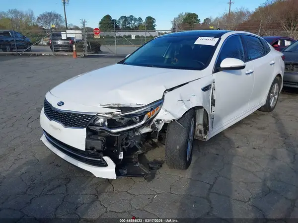 5XXGT4L35JG245895 2018 KIA OPTIMA - Image 2