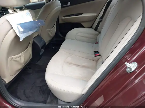 5XXGT4L35JG246447 2018 KIA OPTIMA - Image 8