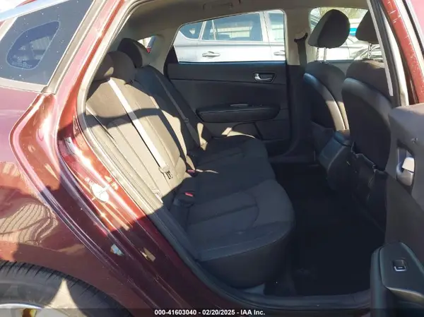 5XXGT4L35JG246948 2018 KIA OPTIMA - Image 8