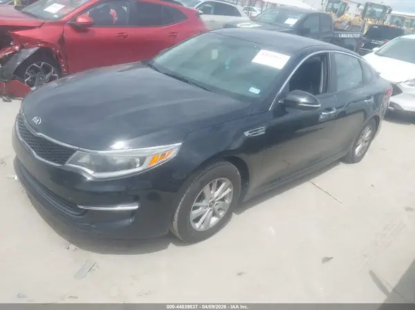 5XXGT4L35JG249672 2018 KIA OPTIMA - Image 2