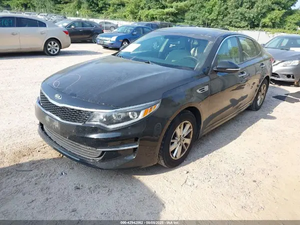 5XXGT4L35JG249736 2018 KIA OPTIMA - Image 2