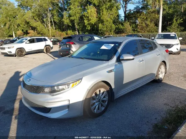 5XXGT4L35JG250708 2018 KIA OPTIMA - Image 2