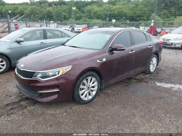 5XXGT4L35JG250997 2018 KIA OPTIMA - Image 2