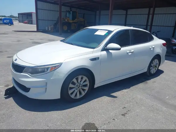 5XXGT4L35JG251681 2018 KIA OPTIMA - Image 2