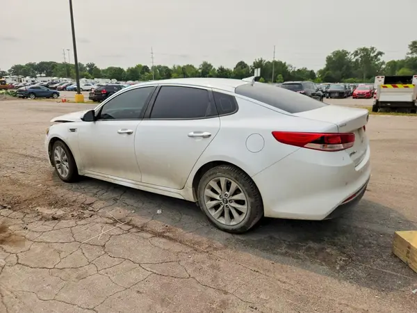 5XXGT4L35JG251826 2018 KIA OPTIMA - Image 2