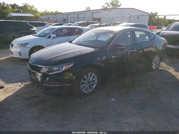 5XXGT4L35JG252331 2018 KIA OPTIMA - Image 2