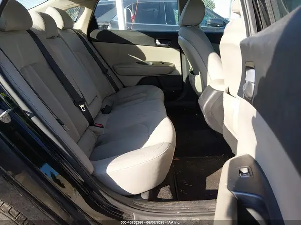 5XXGT4L35JG252331 2018 KIA OPTIMA - Image 8