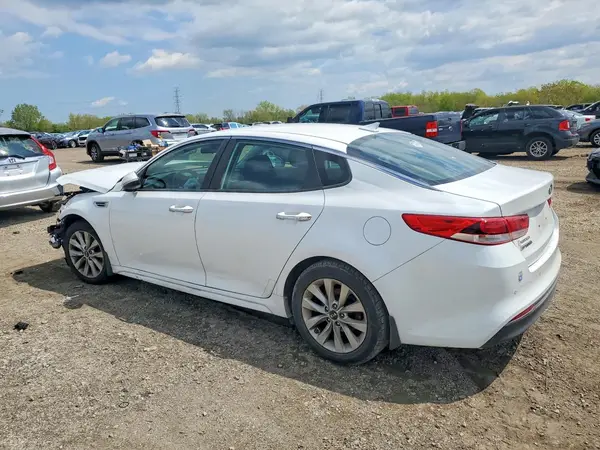 5XXGT4L35JG252572 2018 KIA OPTIMA - Image 2
