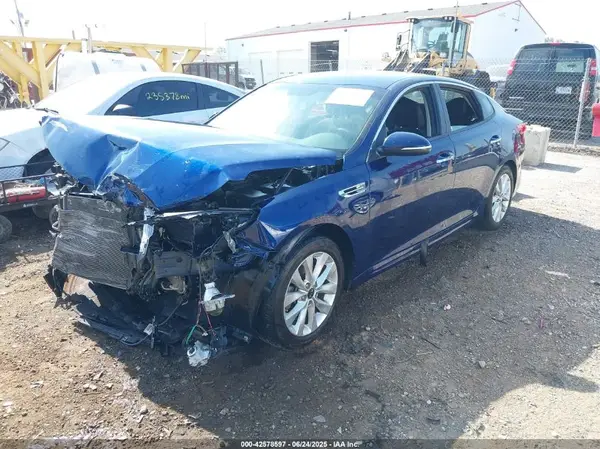 5XXGT4L35JG252815 2018 KIA OPTIMA - Image 2