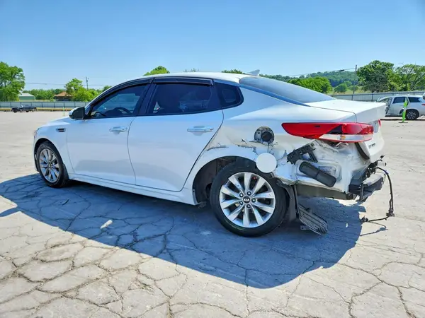 5XXGT4L35JG252877 2018 KIA OPTIMA - Image 2