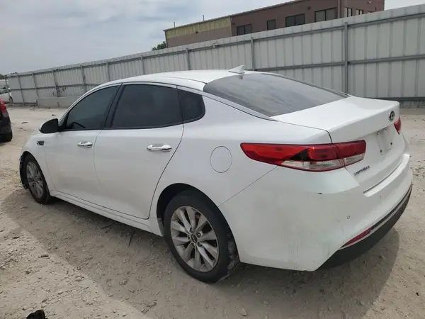 5XXGT4L35JG252930 2018 KIA OPTIMA - Image 2