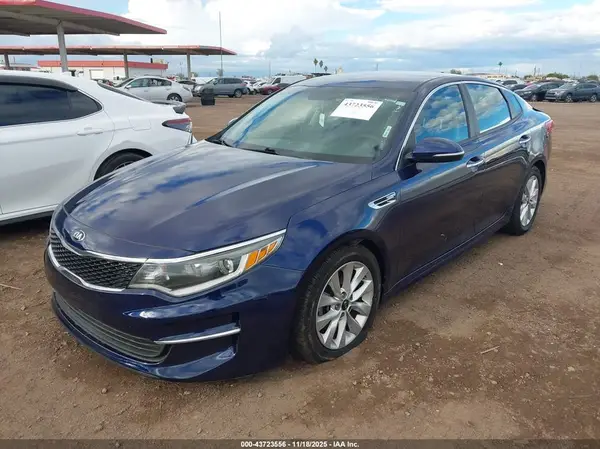 5XXGT4L35JG252961 2018 KIA OPTIMA - Image 2
