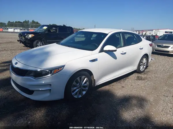 5XXGT4L35JG253592 2018 KIA OPTIMA - Image 2