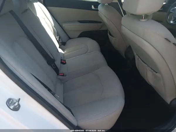 5XXGT4L35JG253592 2018 KIA OPTIMA - Image 8