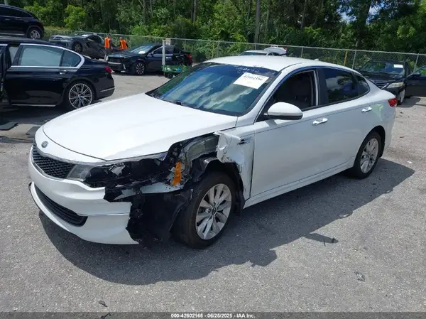 5XXGT4L35JG253740 2018 KIA OPTIMA - Image 2