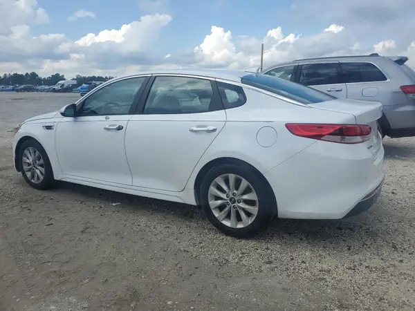 5XXGT4L35JG255729 2018 KIA OPTIMA - Image 2