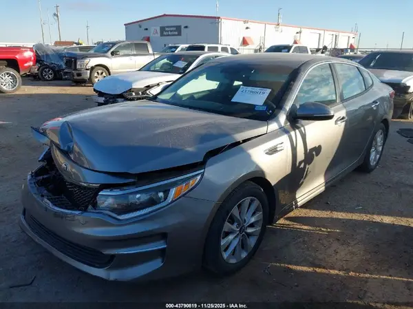 5XXGT4L35JG255780 2018 KIA OPTIMA - Image 2