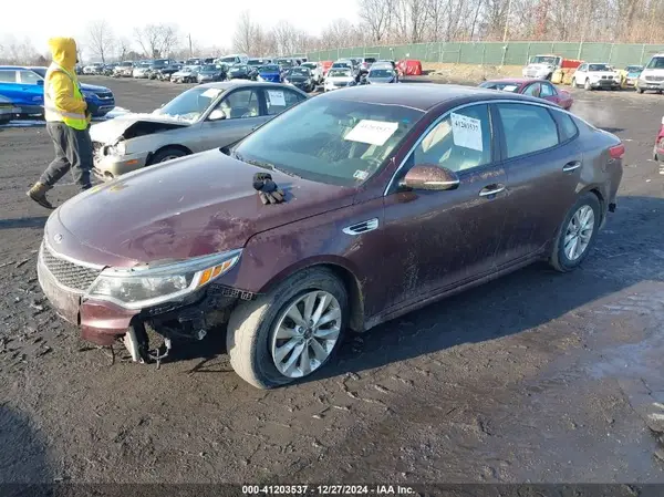 5XXGT4L35JG256363 2018 KIA OPTIMA - Image 2