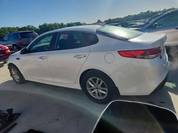 5XXGT4L35JG257061 2018 KIA OPTIMA - Image 2