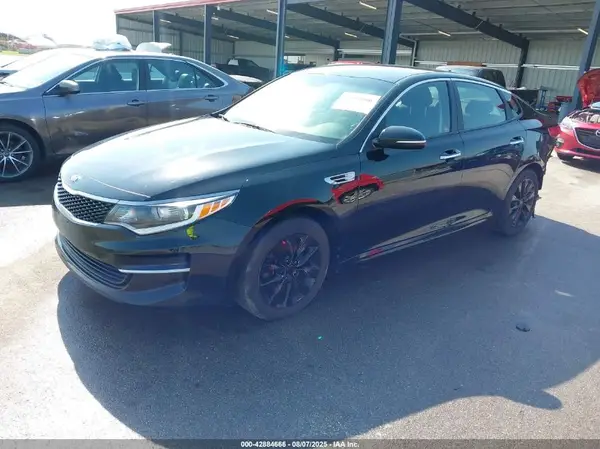 5XXGT4L35JG258243 2018 KIA OPTIMA - Image 2