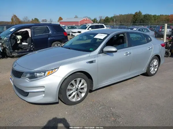 5XXGT4L35JG259165 2018 KIA OPTIMA - Image 2